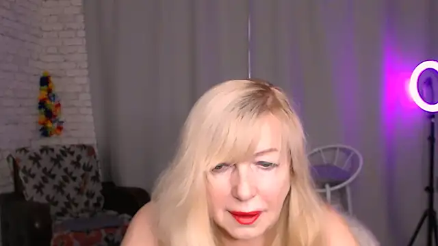 Snapshot of Samantha_Si chatting on December 7, 2024, 8:11 am Samantha Si online show from December 7, 2024, 8:11 am