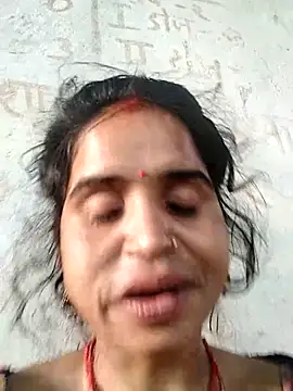 Snapshot of Simran_Love143 chatting on July 16, 2026, 12:33 pm Simran Love143 online show from July 16, 2026, 12:33 pm
