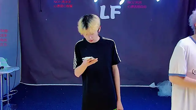 Snapshot of LF-boy chatting on July 15, 2026, 3:50 pm LF-boy online show from July 15, 2026, 3:50 pm
