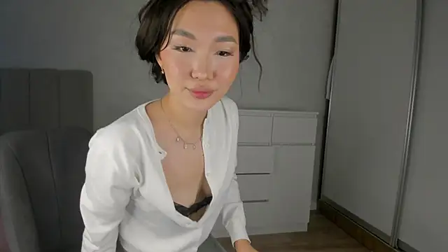 lollypopmolly online show from July 27, 2026, 3:46 am