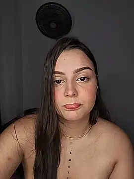 Snapshot of Emma_Rose__ chatting on July 16, 2026, 2:39 am Emma Rose online show from July 16, 2026, 2:39 am