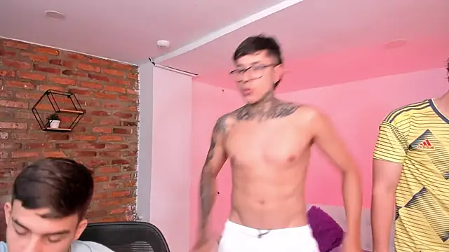 Spaceboyss18 online show from July 21, 2026, 7:49 pm