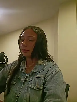 Snapshot of caroline_bennett chatting on July 24, 2026, 7:56 pm caroline bennett online show from July 24, 2026, 7:56 pm