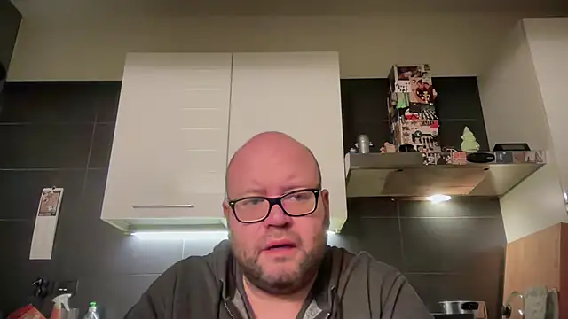 theitalianbear online show from November 28, 2025, 5:21 am