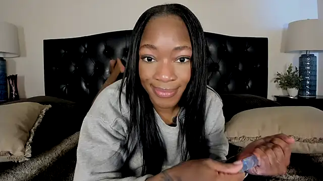 nicolesolace online show from February 4, 2026, 10:04 pm