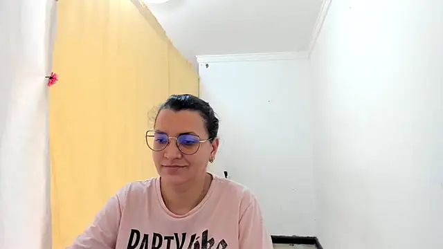 MARILYN GARCIA online show from October 25, 2025, 3:18 pm