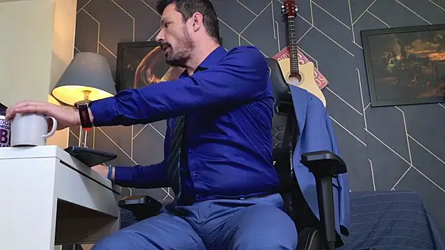 ChrisKox online show from November 7, 2025, 1:33 pm