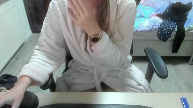 minoesje37 online show from January 18, 2026, 8:34 pm