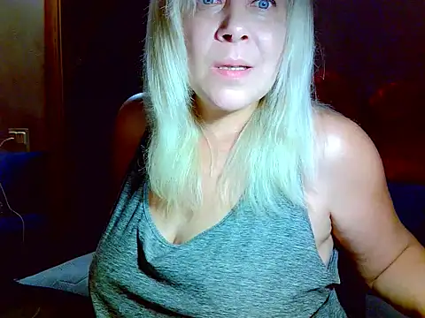 Snapshot of AgoniA7 chatting on July 16, 2026, 6:36 pm AgoniA7 online show from July 16, 2026, 6:36 pm