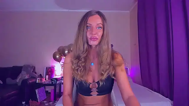 EmmaAbramson online show from November 13, 2025, 4:28 pm