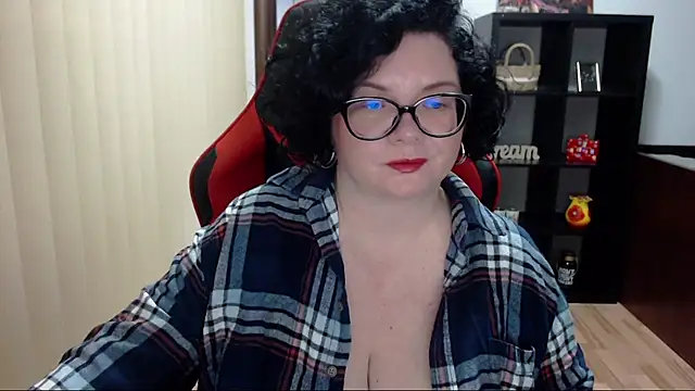 Snapshot of MissTroublle chatting on January 28, 2025, 10:45 am MissTroublle online show from January 28, 2025, 10:45 am