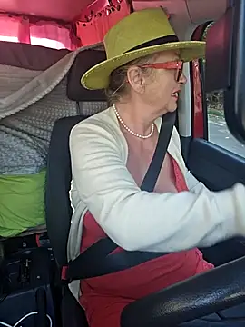 MucMilf59 online show from September 19, 2025, 7:43 am