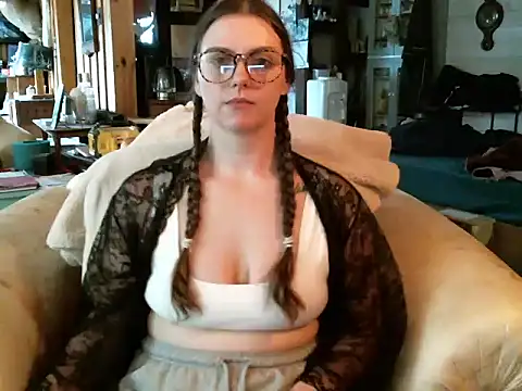 Snapshot of katie_kitten38 chatting on January 8, 2026, 1:35 pm katie kitten38 online show from January 8, 2026, 1:35 pm