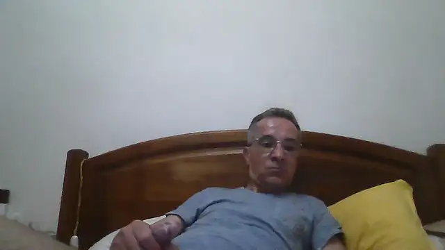 CarlosRocha73 online show from May 10, 2026, 12:27 am