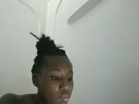 Xochillovemoney2 online show from September 9, 2025, 6:46 am