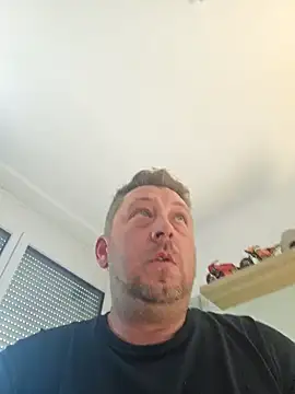 ktmtom247 online show from September 11, 2025, 1:22 pm