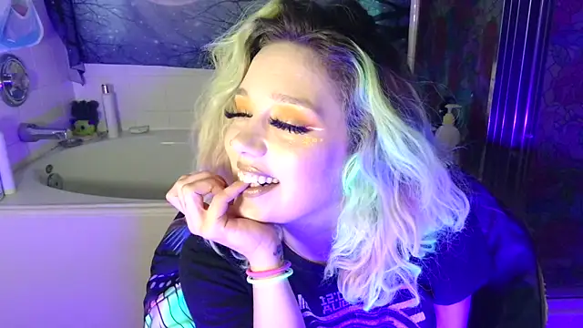TEXASMARYYYJANE online show from May 27, 2026, 1:19 pm