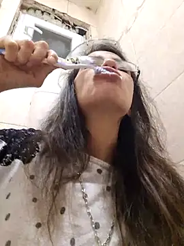 rposhta1991 online show from October 5, 2025, 7:45 pm