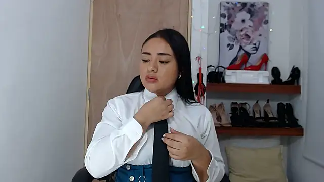 Snapshot of ReyleDoll chatting on January 30, 2025, 10:19 pm ReyleDoll online show from January 30, 2025, 10:19 pm