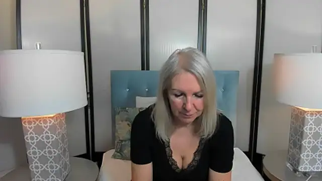 Snapshot of EricaTop chatting on February 12, 2026, 9:32 pm EricaTop online show from February 12, 2026, 9:32 pm