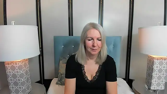 Snapshot of EricaTop chatting on February 19, 2026, 9:33 pm EricaTop online show from February 19, 2026, 9:33 pm