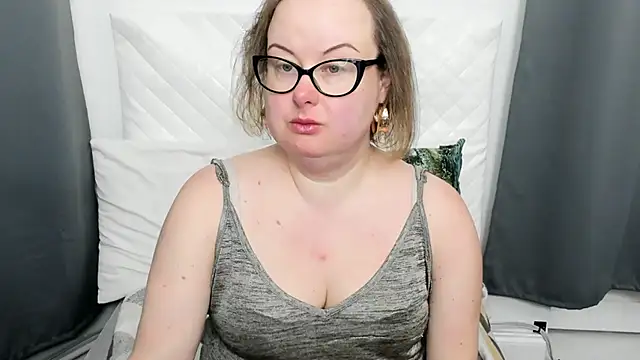 dirtyBonnie online show from March 16, 2026, 4:40 am