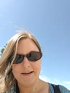 SwedishJennifer online show from May 28, 2026, 12:02 pm