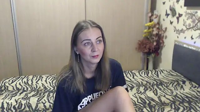 Snapshot of MirabelaSweet chatting on February 14, 2026, 9:50 am MirabelaSweet online show from February 14, 2026, 9:50 am
