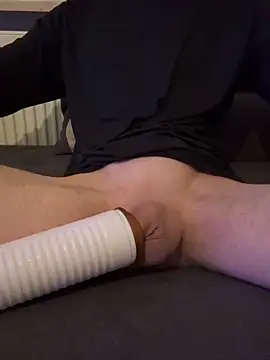 LionBoy1976 online show from April 25, 2026, 8:17 am