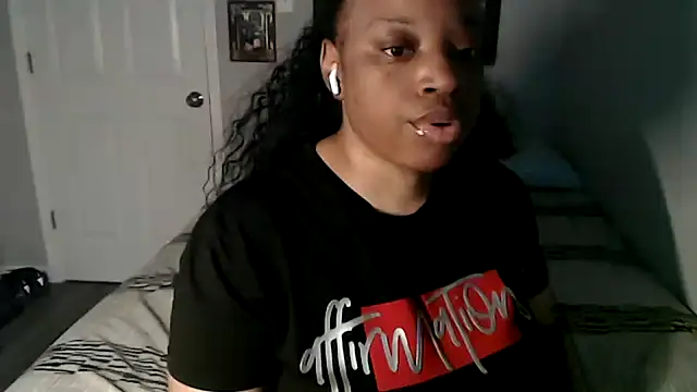 Sexymona1218 online show from September 25, 2025, 7:39 pm