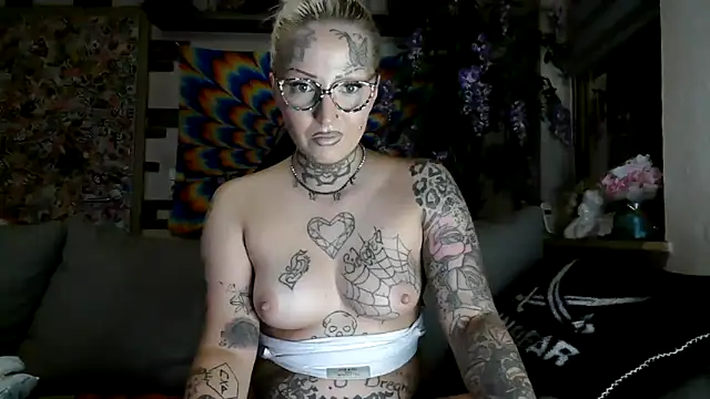 RoxxyInk online show from October 8, 2025, 9:12 pm