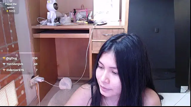 evolet01 online show from April 19, 2026, 9:06 pm