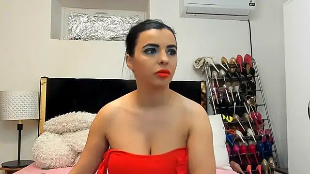 juliahayessxx online show from April 13, 2026, 6:35 pm