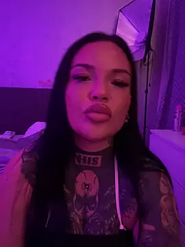  MelinaCurves  online show from April 17, 2026, 9:18 pm