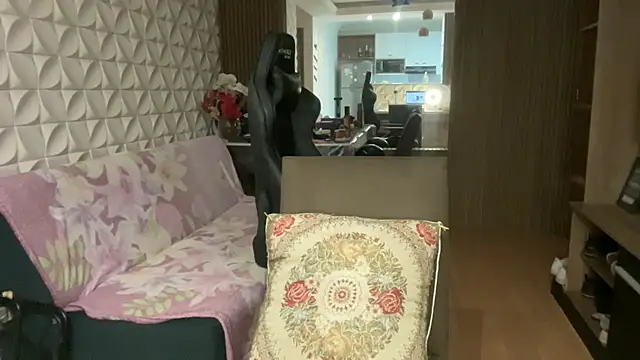 Snapshot of Leilacharlotte chatting on May 14, 2026, 12:45 pm Leilacharlotte online show from May 14, 2026, 12:45 pm