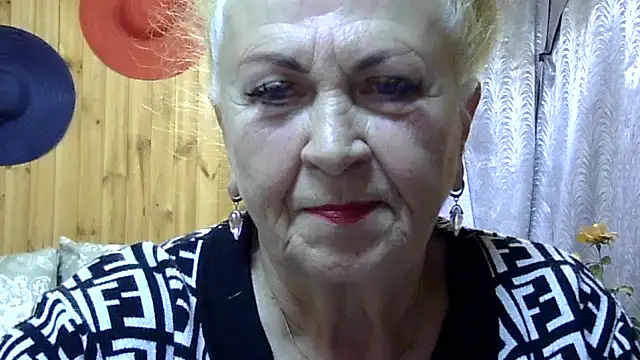 Emma52610 online show from October 5, 2025, 9:51 am