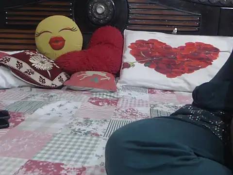 prettyindiandoll online show from April 23, 2026, 5:30 am