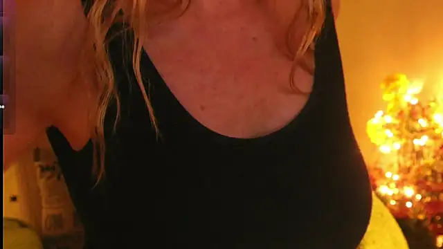 Snapshot of Kishaxxx chatting on February 1, 2025, 5:28 am Kishaxxx online show from February 1, 2025, 5:28 am