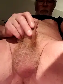 Snapshot of Redhairy4u chatting on March 22, 2025, 9:42 pm Redhairy4u online show from March 22, 2025, 9:42 pm