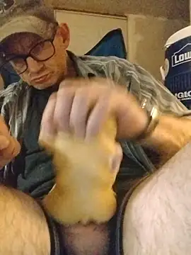 ROBERT0516 online show from October 28, 2025, 3:32 am