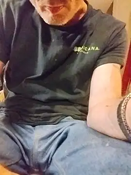 ROBERT0516 online show from June 4, 2026, 3:56 am