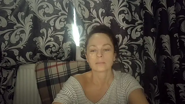 LindaStarS online show from November 7, 2025, 8:03 am