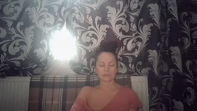 LindaStarS online show from December 2, 2025, 7:03 am