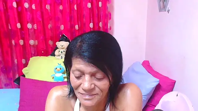 SLUTTYROXY online show from April 15, 2026, 7:10 pm