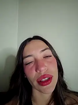 loveuu-bae online show from April 7, 2026, 3:29 am