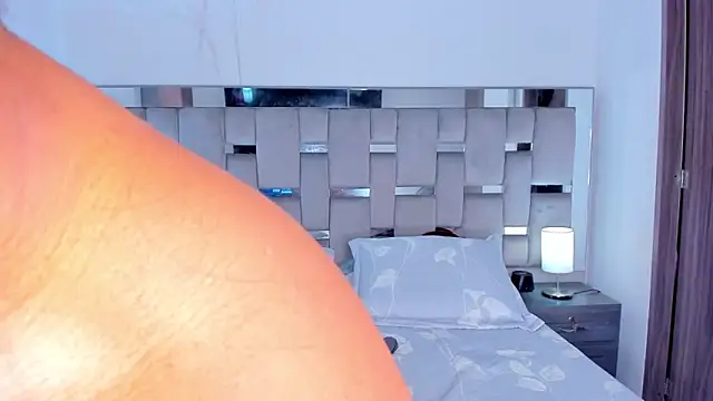 Cammiila online show from December 21, 2025, 3:52 pm