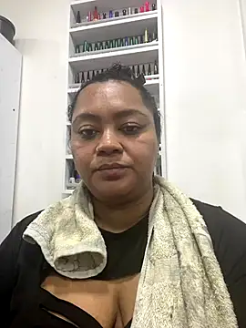 yanza2002 online show from December 2, 2025, 11:11 pm