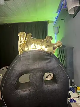 yanza2002 online show from February 3, 2026, 11:21 pm