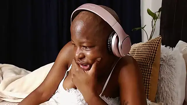 SoftRosee online show from April 28, 2026, 5:51 pm