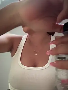 Snapshot of LINDA_PATTY94 chatting on January 22, 2025, 10:15 pm LINDA PATTY94 online show from January 22, 2025, 10:15 pm